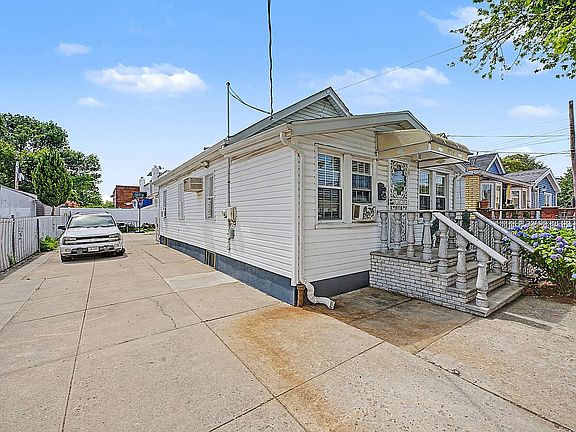 4th image of 9804 Avenue L