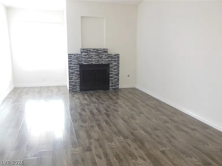 3305 Surfline Dr — Photo 2