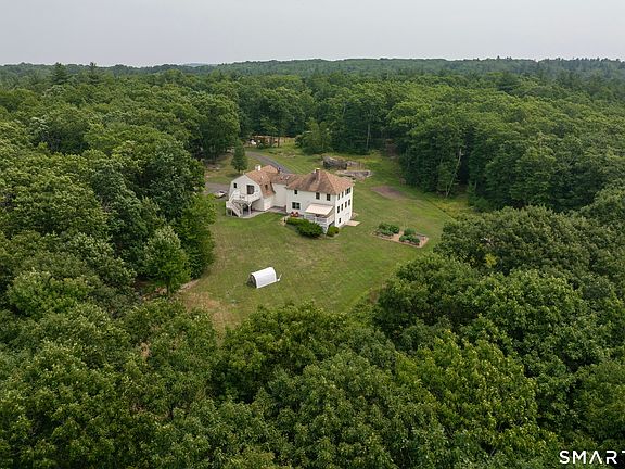 3rd image of 13 Woodridge Drive