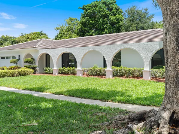 6749 S Grande Drive, Boca Raton, FL 33433