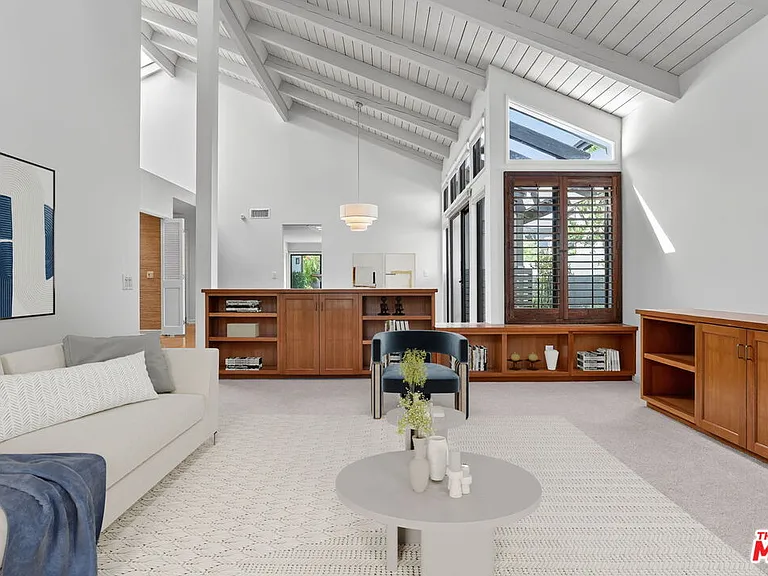 1331 Avenida De Cortez — Photo 5