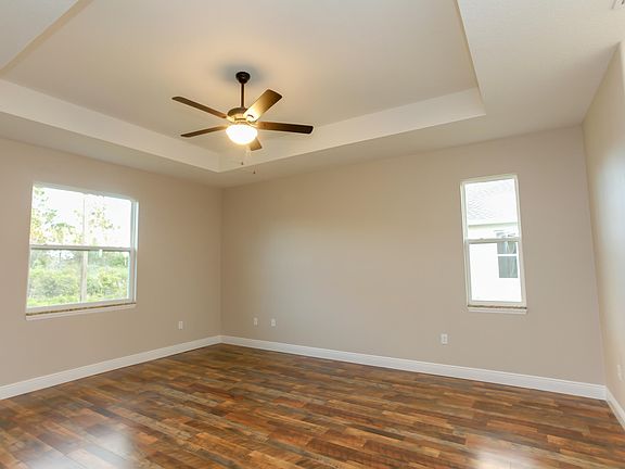 5th image of 781 Carlyle Ave SE