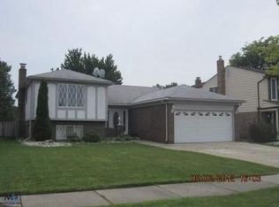 4702 Lucerne Dr, Sterling Heights, MI