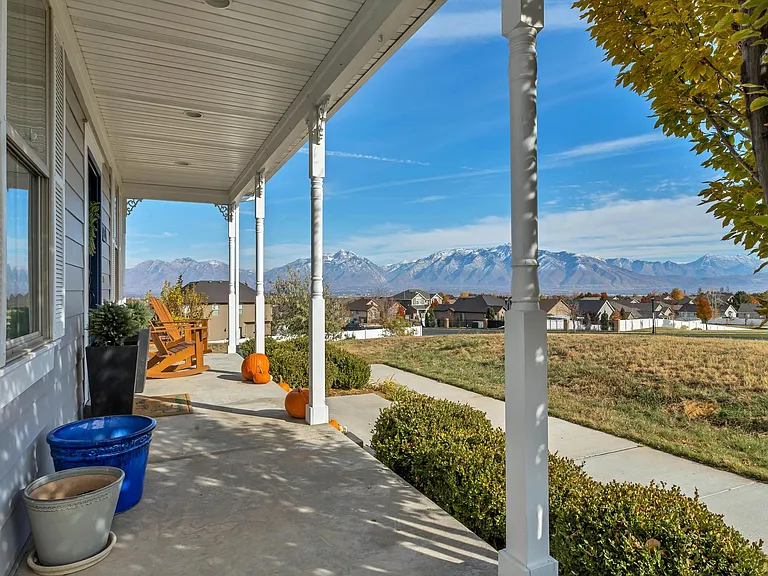 4253 W Clarks Hill Dr — Photo 2