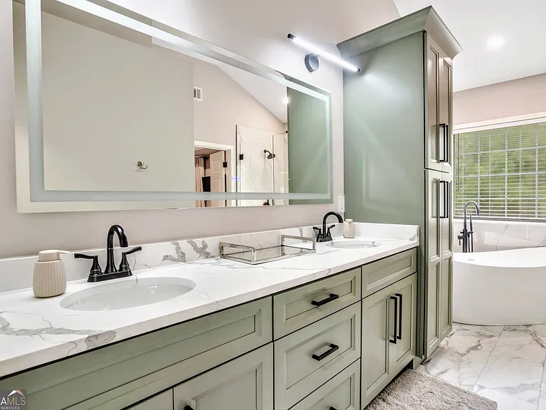 8008 Clearview Cir — Photo 23