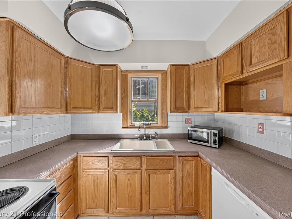 234 N Rogers St, photo 20