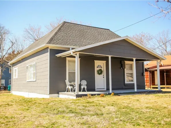 1150 4th St, Osawatomie, KS 66064