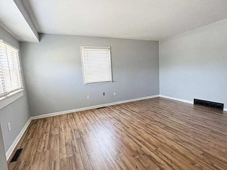 847 Lincoln St — Photo 12