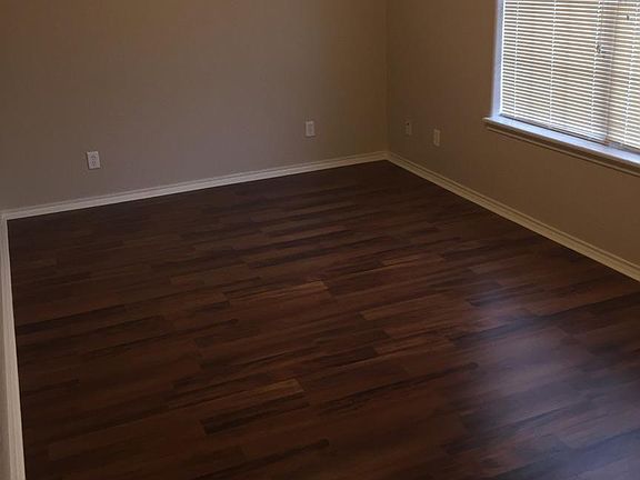 4th image of 2607 Nassau St