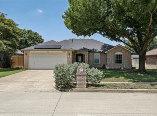 828 Pennsylvania Dr, Saginaw, TX 76131