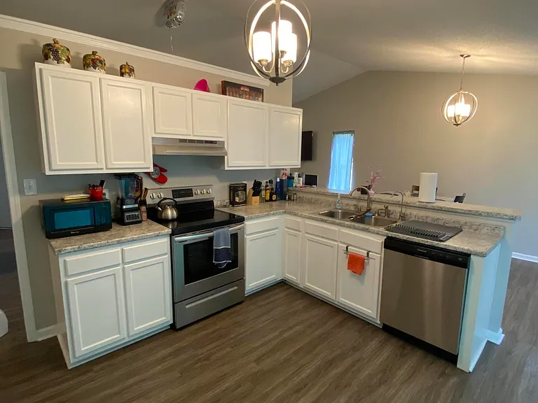 111 Howell Dr — Photo 4