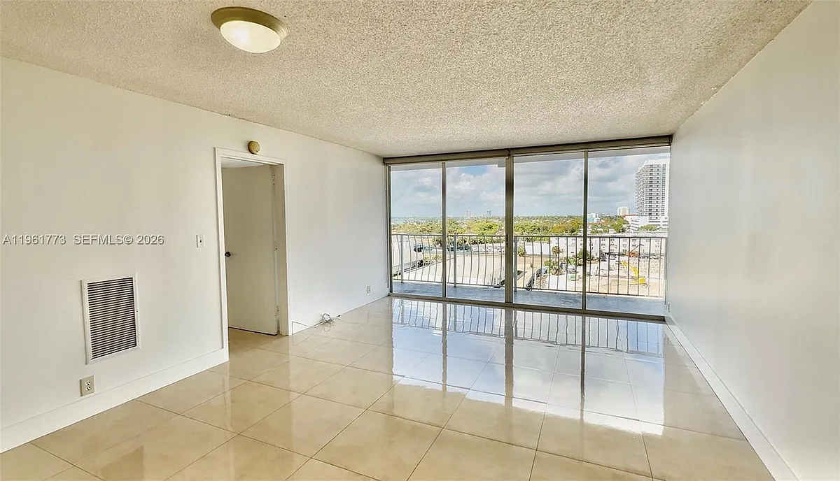 Building Photo - 7601 E Treasure Dr #801