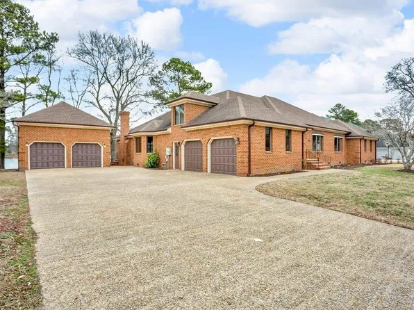 1544 Crystal Lake Dr, Portsmouth, VA 23701