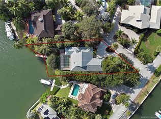 2 Mindoro St, Sewalls Pt, FL 34996