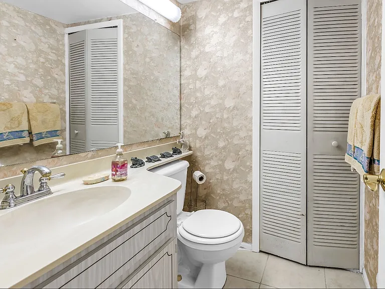 7700 Sun Island Dr S #402 — Photo 4