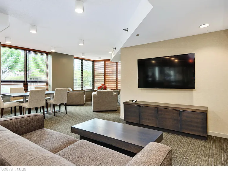 400 N Lasalle Blvd #4402 — Photo 22