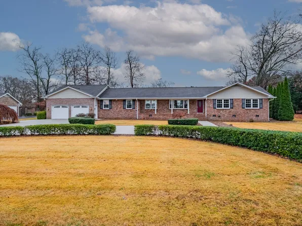 1727 Country Club Dr, Tullahoma, TN 37388