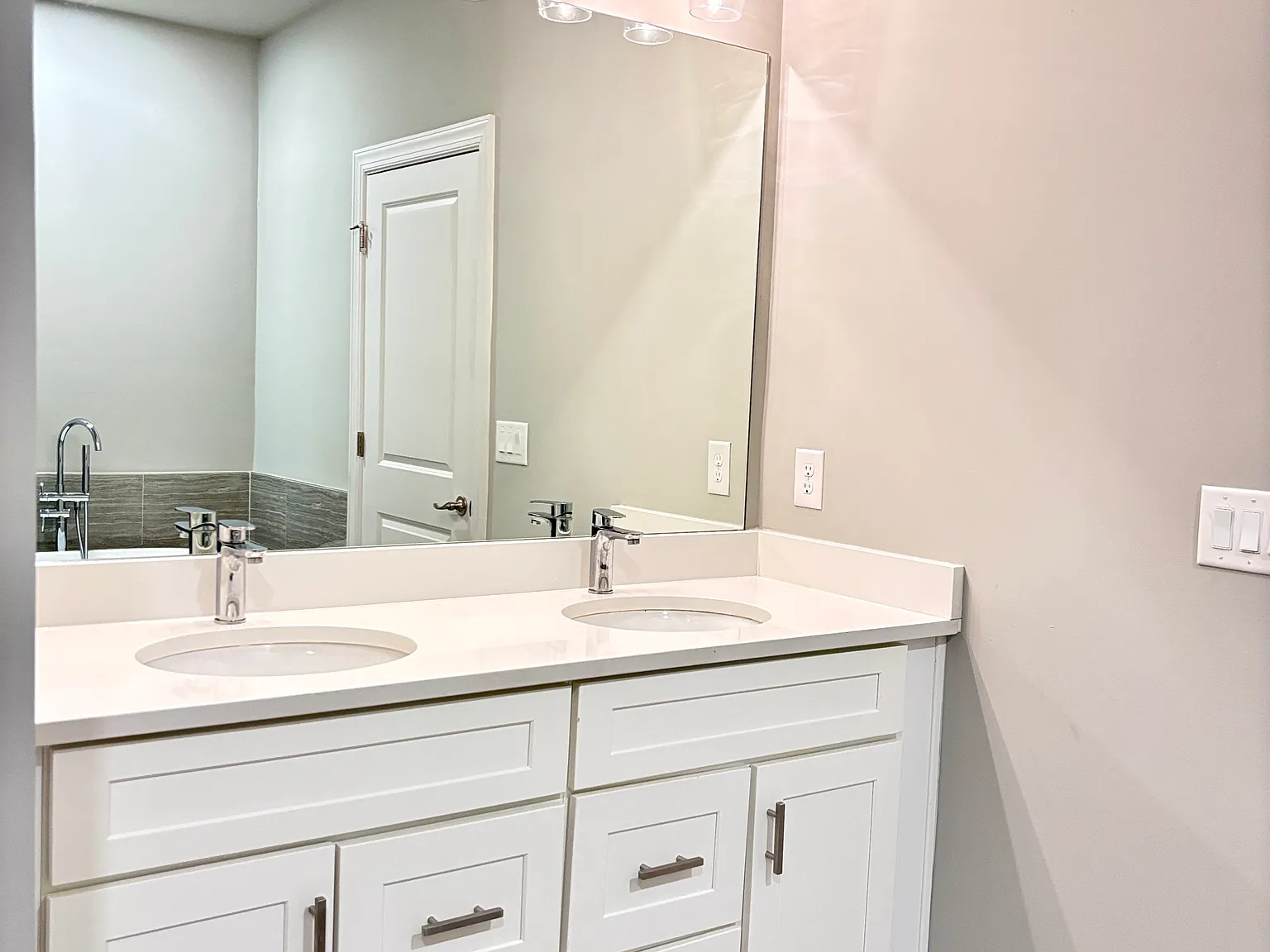 3 bed, 3.5 bath, 2866 sqft, $3,490 — Photo 3