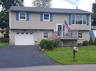 30 De Voe Dr, Albany, NY 12205