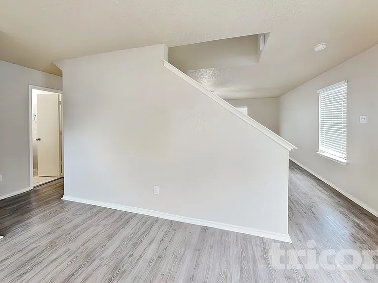 1124 Mustang Ridge Dr — Photo 12