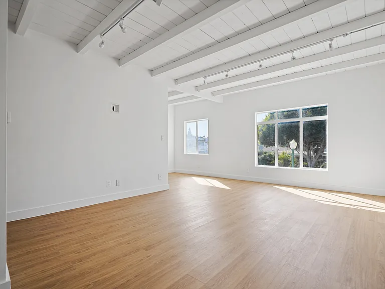 920 Marine St #4 — Photo 1