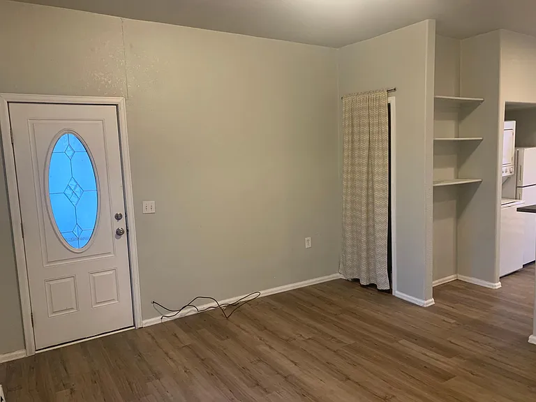115 N Walnut St #B — Photo 8
