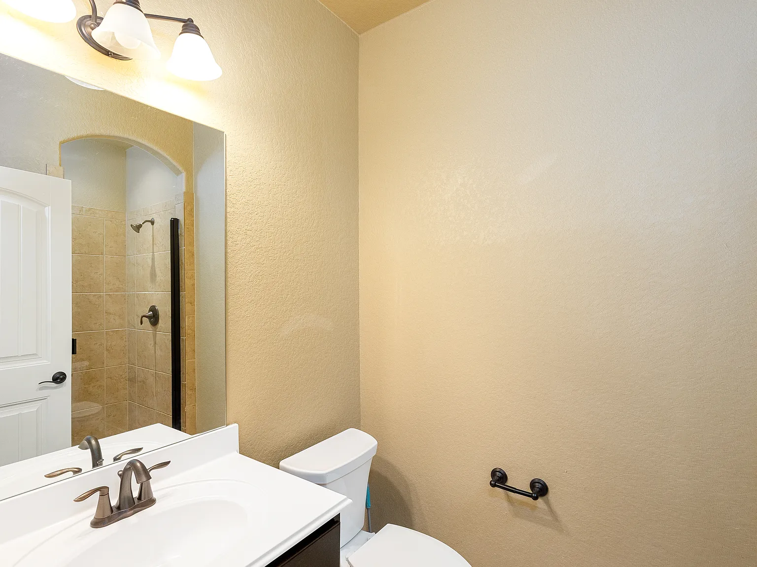 4 bed, 2661 sqft, $2,450 — Photo 3
