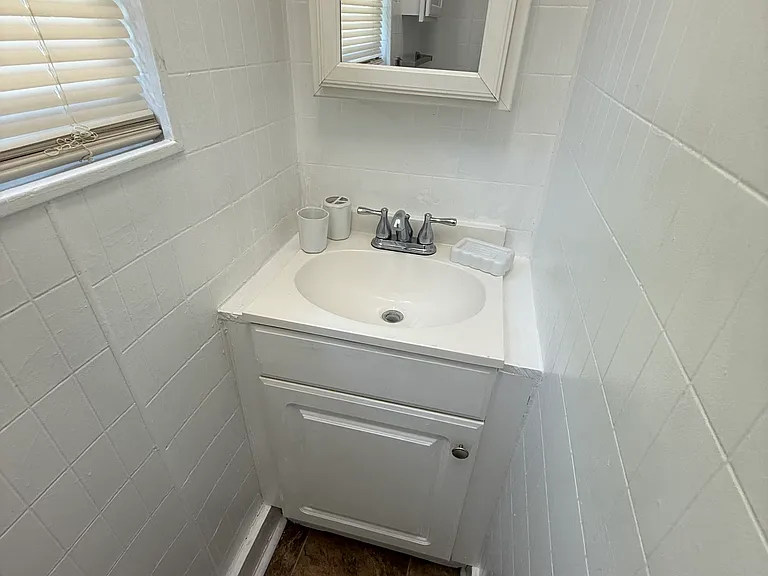 703 Parker St — Photo 2