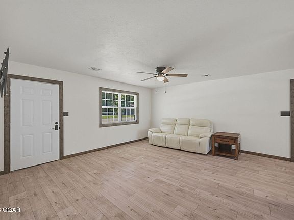 4th image of 801 Riverside Dr