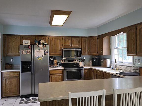 4th image of 4 Nelson Dr