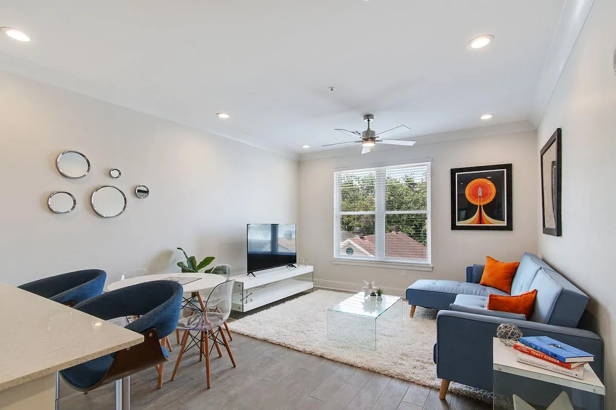 Parkway Apartments — Photo 3
