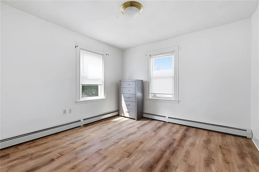 3 bed, 2.0 bath, 1940 sqft, $2,850 — Photo 2