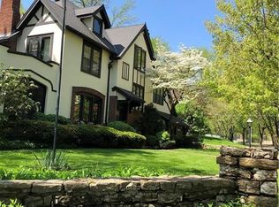 1003 Huntington Rd, Kansas City, MO 64113