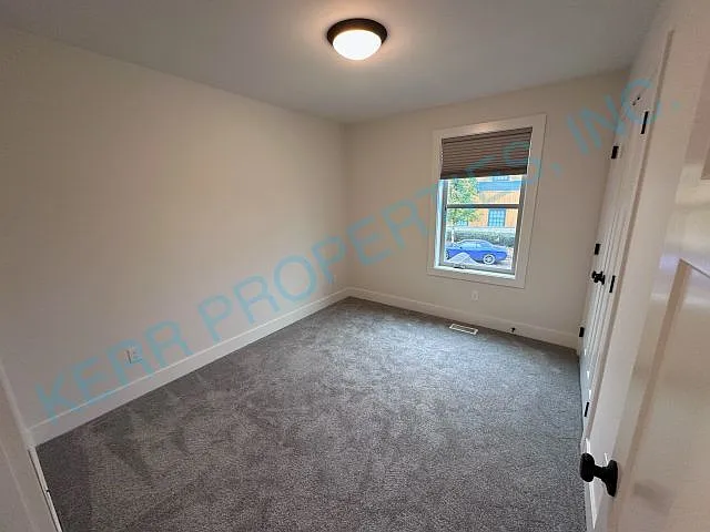 39775 Pleasant St — Photo 13