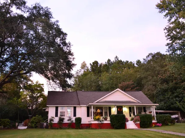 575 Meadow Glen Ln, Talladega, AL 35160