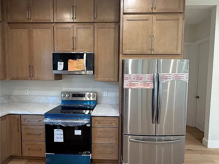 3 bed, 1180 sqft, $3,395 — Photo 3