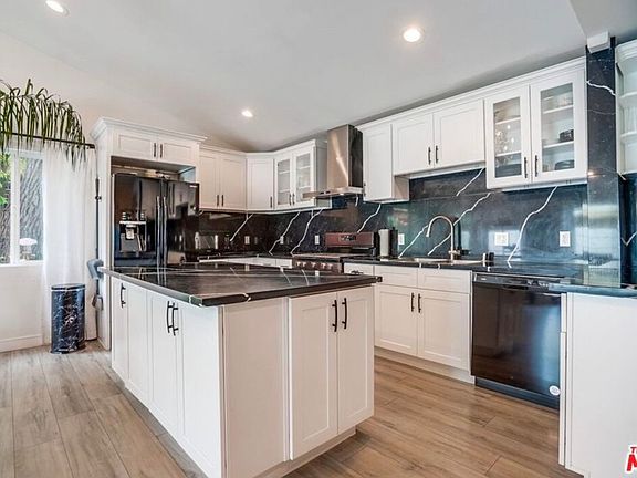 4th image of 18646 Ingomar St