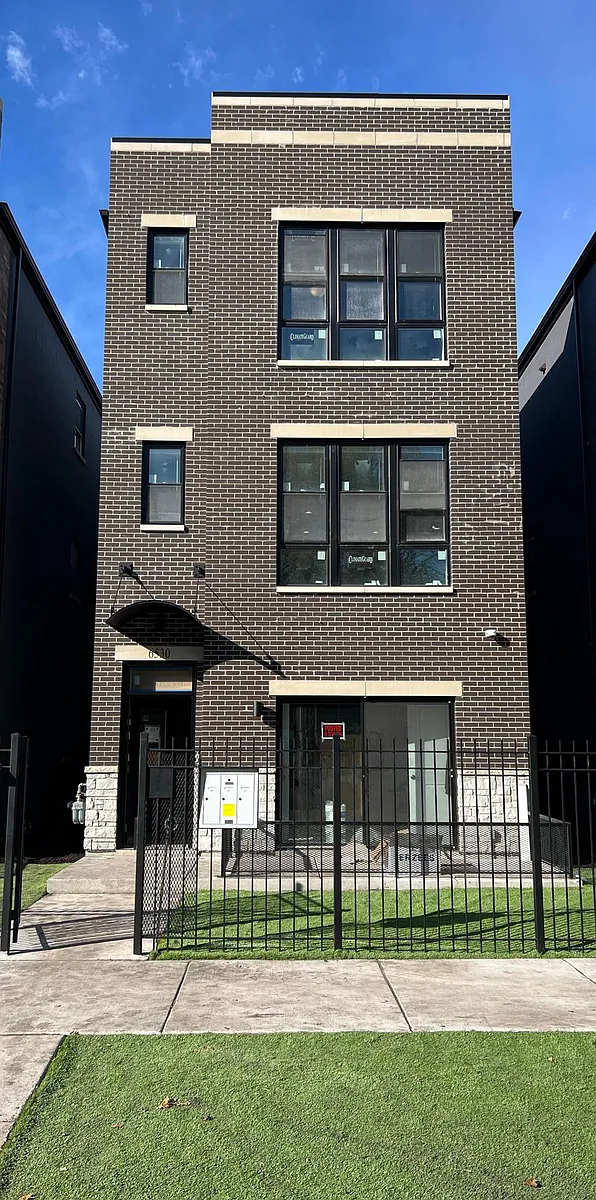Building Photo - 6530 S Maryland Ave #2