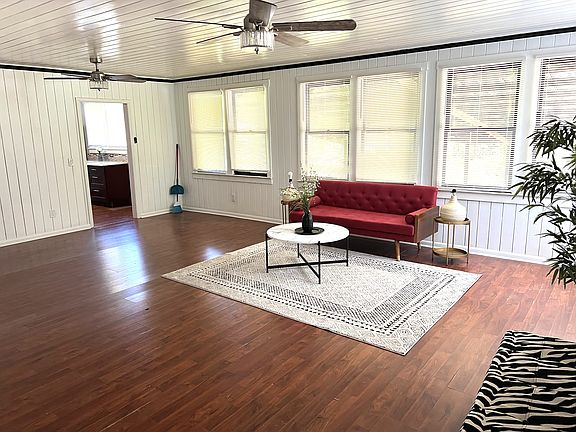 5th image of 7432 Vivian Ln