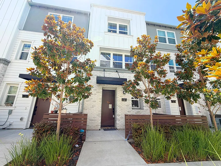 1460 Civic Center Dr #3 — Photo 1