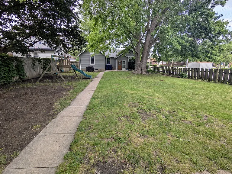 1035 Bucklin St — Photo 3