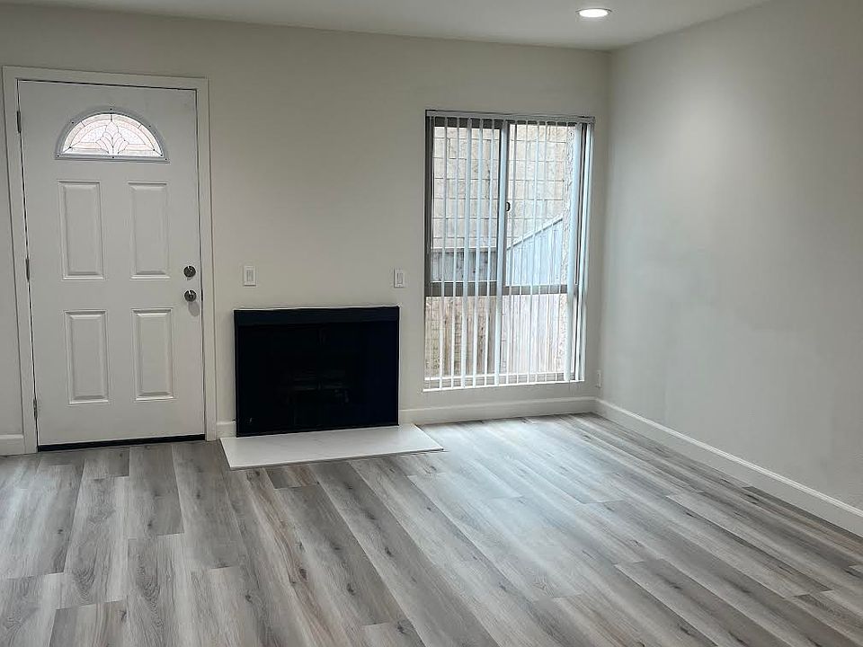 Living Rm Fireplace