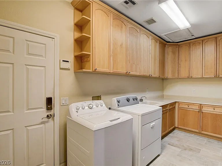 8086 Merlewood Ave — Photo 56