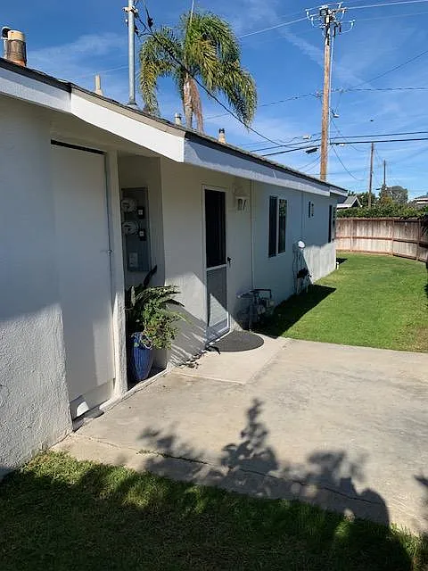 3 bed, 1000 sqft, $4,200 — Photo 2