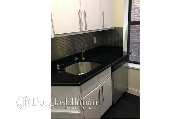 Rented by Douglas Elliman | media 14