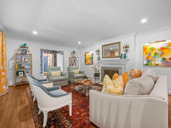 809 Lake Boone Trl, Raleigh, NC 27607