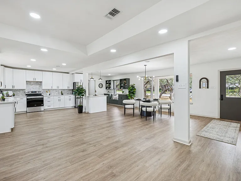 320 El Portal Dr — Photo 9