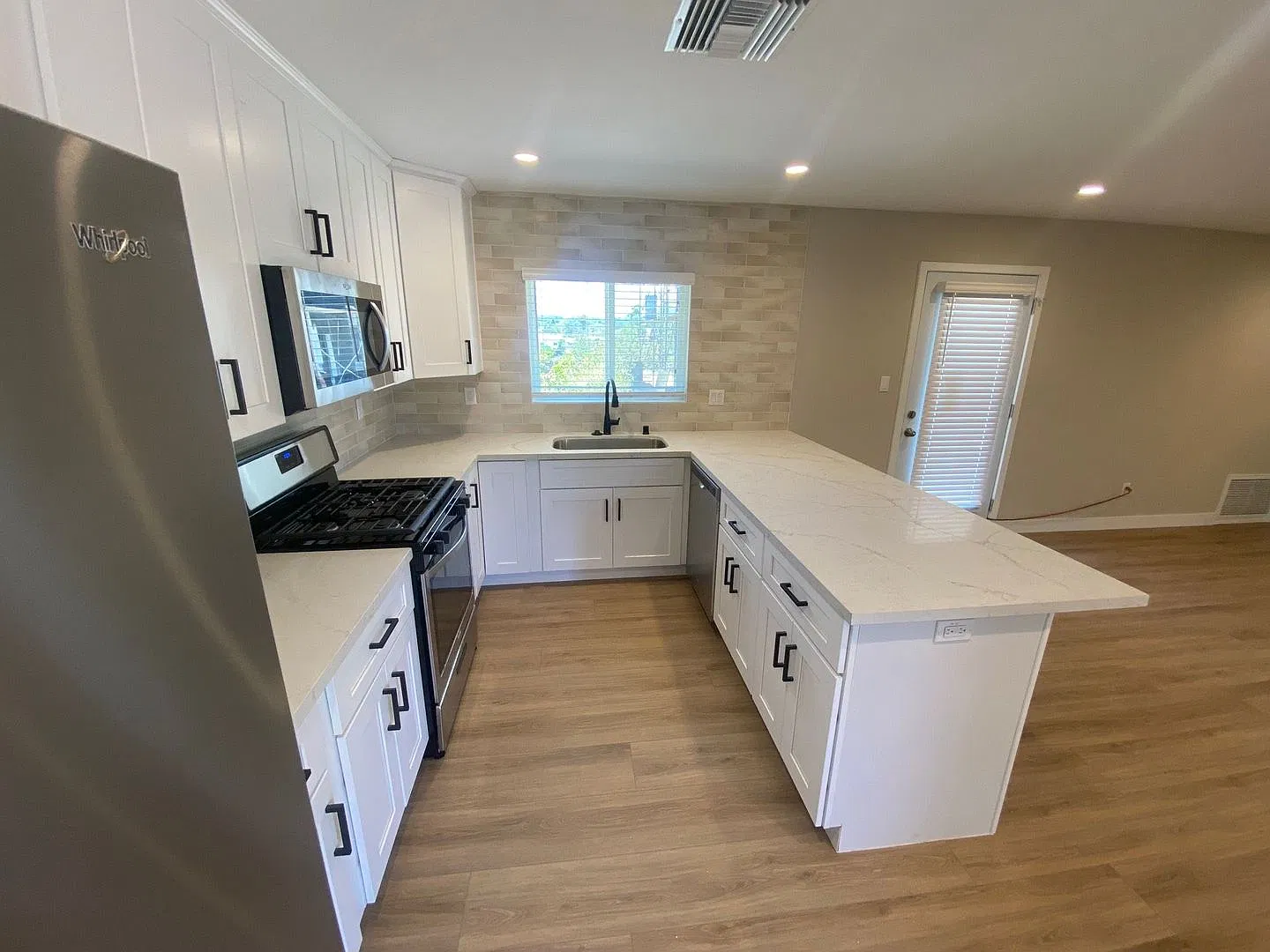 Large 4bd/2ba ! — Photo 4
