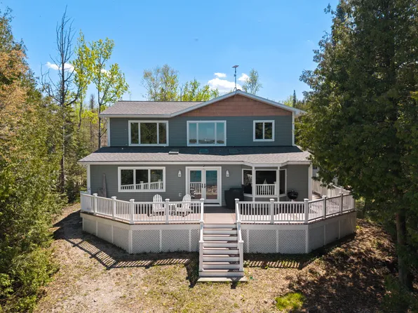 5341 Bay Shore Dr, Presque Isle, MI 49777