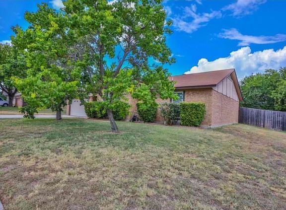 3rd image of 107 E Blancas Dr